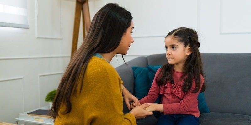Madre hablando con la Hija